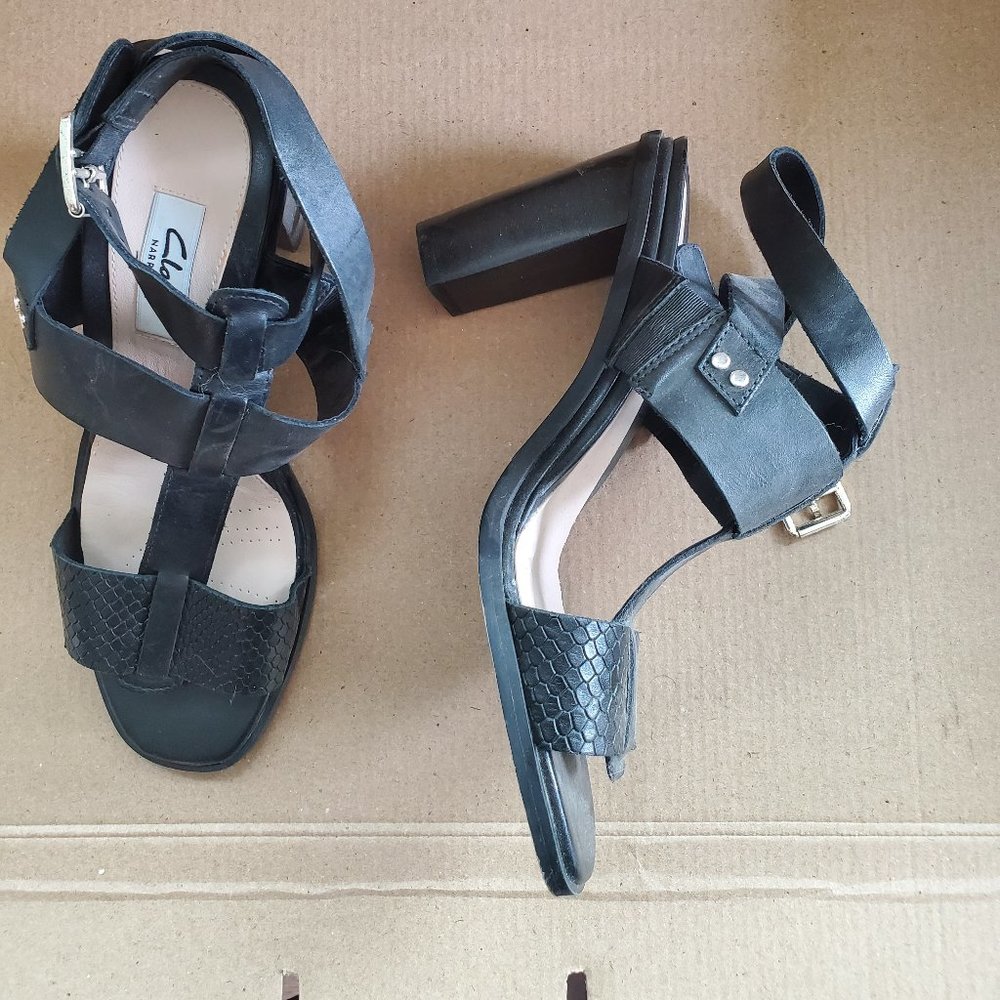 Clarks Narrative black sandals sz  7M